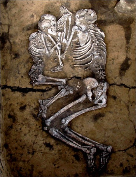 Staryi Tartas - Ihmisuhrausta vai ydinperheitä?