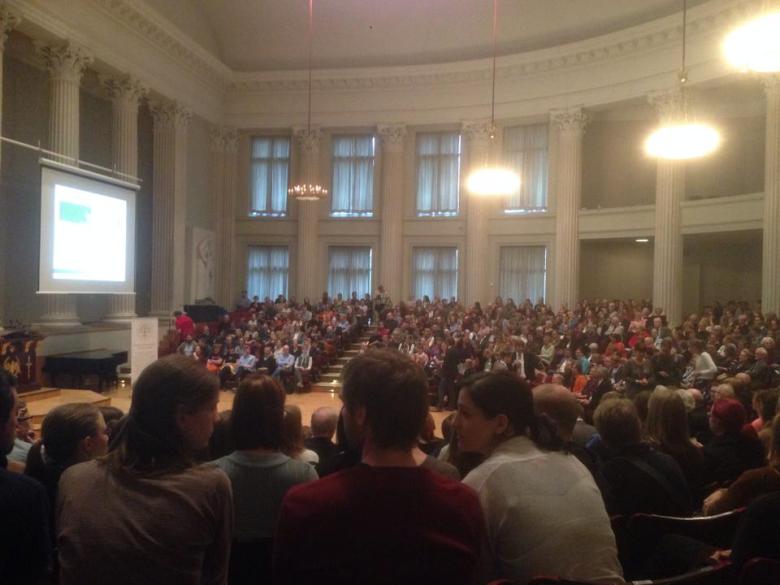 Leakeyn luento veti luentosalin täyteen kuulijoita. Kuva: Juhani Gradistanac.