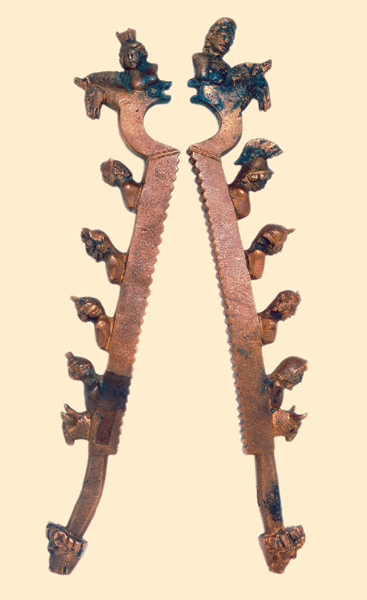 Kastraatit ovat jättäneet jälkensä arkeologiseen aineistoon sekä suoraan että välillisesti. Kuvassa Thames-joesta Lontoon keskustasta, roomalaisaikaisesta Londiniumista, löytyneet kastrointipihdit. Kuva: British Museum.