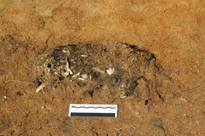 Iin Illinsaaren Suutarinniemen Polttohauta 1. Kuva: J. Ikäheimo.