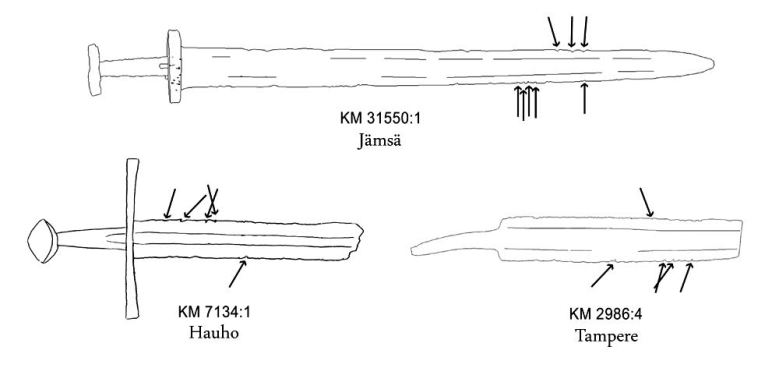 Kuva 5. Esimerkkejä iskujälkiä käsittävistä Suomesta löydetyistä viikinkiajan miekoista. Nuolet osoittavat, mistä suunnasta isku on kohdistunut säilään. Piirros: Mikko Moilanen.