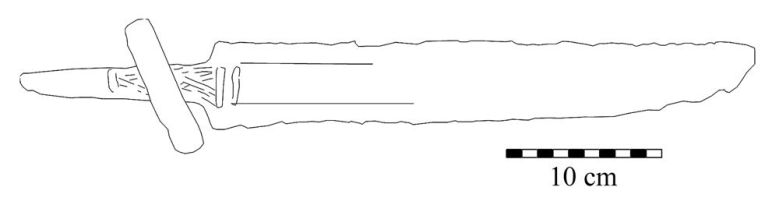 Kuva 6. Piirros Hauholta löytyneestä miekasta (KM 16279), jonka säilästä on venytetty uusi ruoto kahvaan. Piirros: Mikko Moilanen.