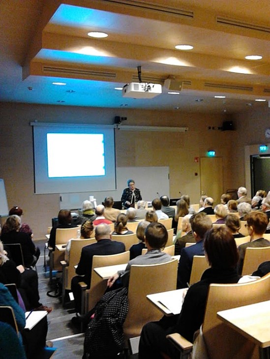 Professori Helena Ranta kertoo työstään kansainvälisten konfliktien tutkijana. Kuva: Heli Etu-Sihvola