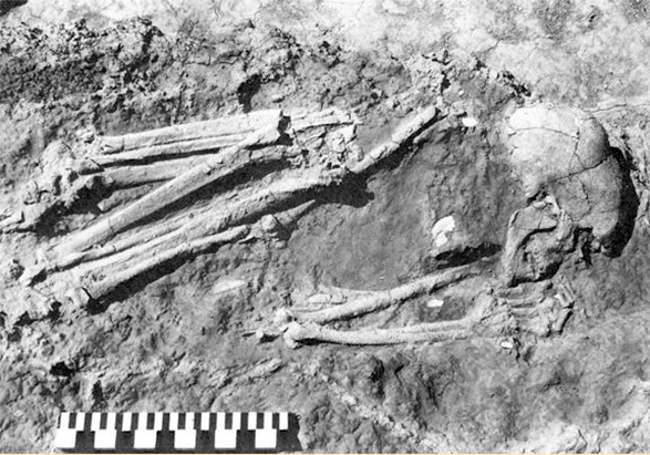 Hautaus Kow Swampissa. Kuva: 