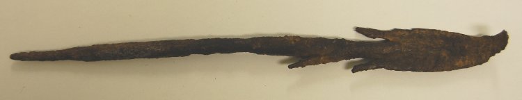 British Museumiin on talletettu myös kaksi Sir Richmond Palmer lahjoittamaa rautaista keihäänkärkeä. Ne ovat peräisin Gambian kivikehiin tehdyistä hautauksista. (Kuva: British Museum)