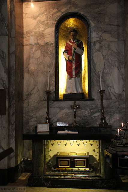 Dublinissa säilytettäviä Valentinuksen reliikkejä on puolustettu aitoina.