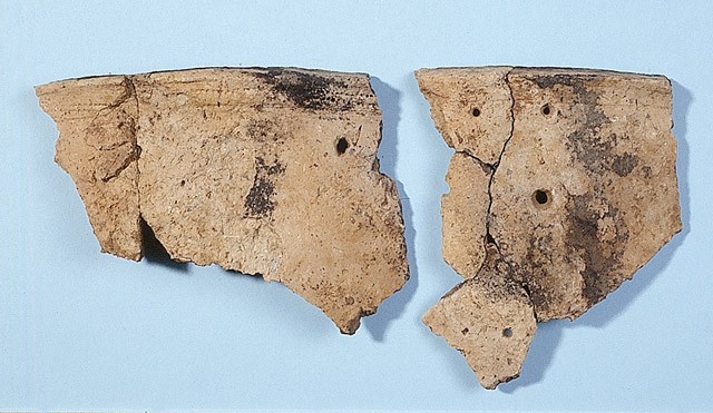 Kjelmøy-tyypin keramiikkaa Rovaniemen Kotijängän esihistorialliselta asuinpaikalta. Kuva: Finna.fi.