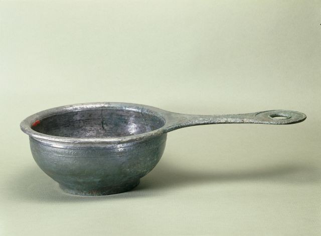 Viinikauha Laitilan Sonkkilasta, n. 200-luku. Pellolla sijainnut polttokenttäkalmisto.