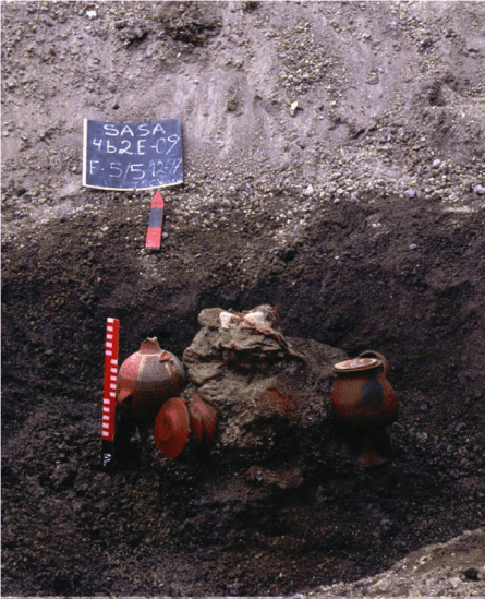 Capacocha-hautauksen kaivaus. Bray et al. 2005, fig 2.