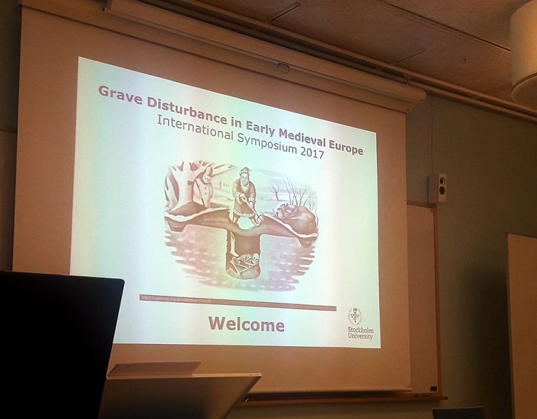 Muinaisuudessa tapahtuneeseen hautoihin kajoamiseen keskittyvässä symposiumissa Tukholmassa. Kuva: Ulla Moilanen