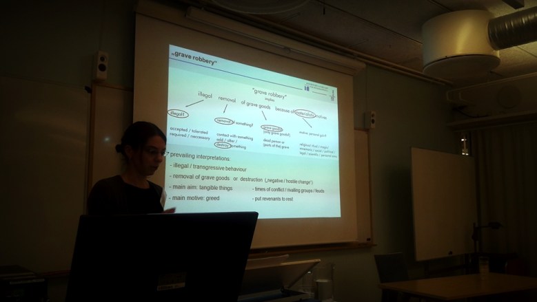 Stephanie Zintl perustelee, miksi hautoihin kajoaminen ei ole ollut vain negatiivista. Kuva: Ulla Moilanen