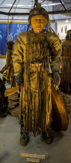 Evenki-shamaanin asu Krasnojarskin museossa Venäjällä. Kuva: Ninara/Flickr CC.