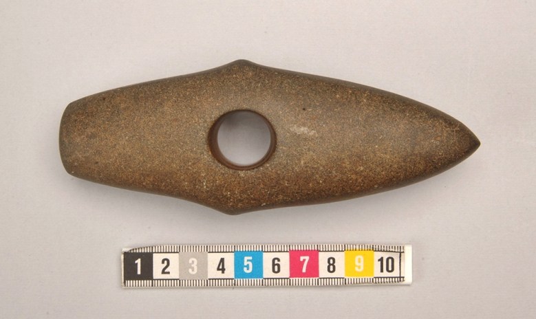 Ruotsista löytynyt vasarakirves. Kuva: Marcus Persson/SHMM. (CC BY 2.5 SE)