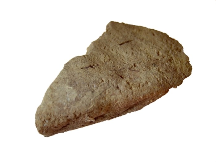 Eno Kesälampi 3 asbestisekoitteista keramiikkaa. Simo Vanhatalo