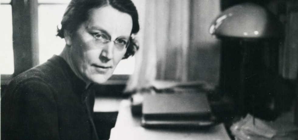 Ella Kivikoski työhuoneellaan.