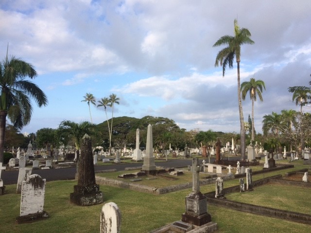 Näkymä hautausmaalle, Honolulu, Havaiji. Ei yhteyttä tekstin luukokoelmiin. Kuva: Heli Maijanen.