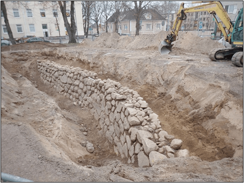 Hamina muuri dokumentointivaiheessa Mikroliitti