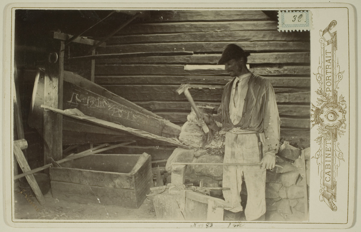 Sepän paja 1800-luvulta. Kuva: Museovirasto, kansatieteen kuvakokoelma.